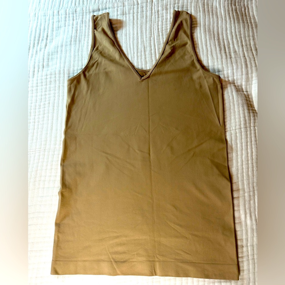 Tan reversible layering tank